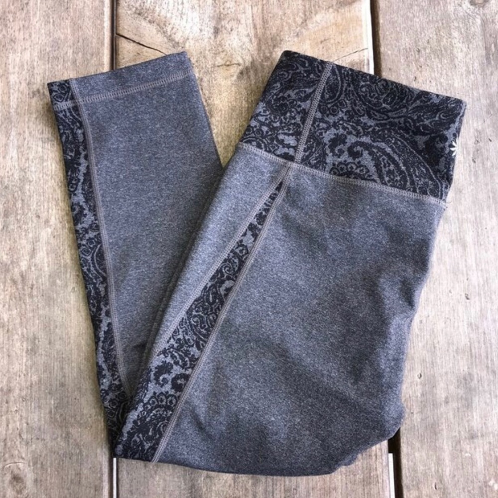 Athleta Splits Revelation Paisley Capri Leggings M